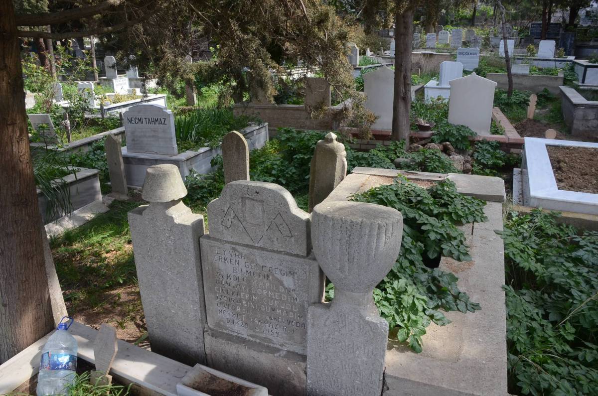 Sinop’ta bir mezar taşı feryat etti: “Alkole kapıldım, dünyayı görmedim”