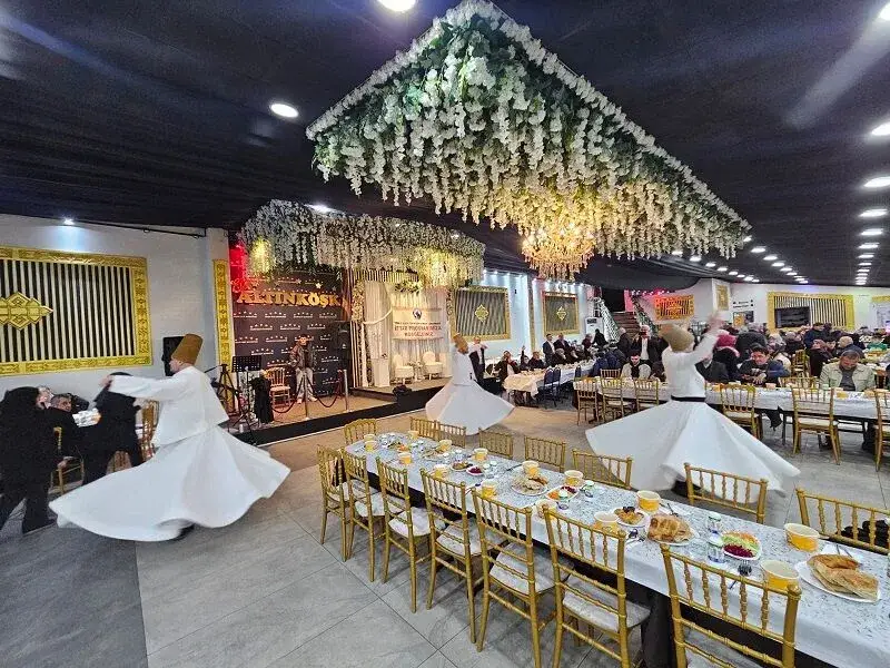 Sultanbeyli’de dev iftar: Gerzeliler bin kişilik sofrada buluştu