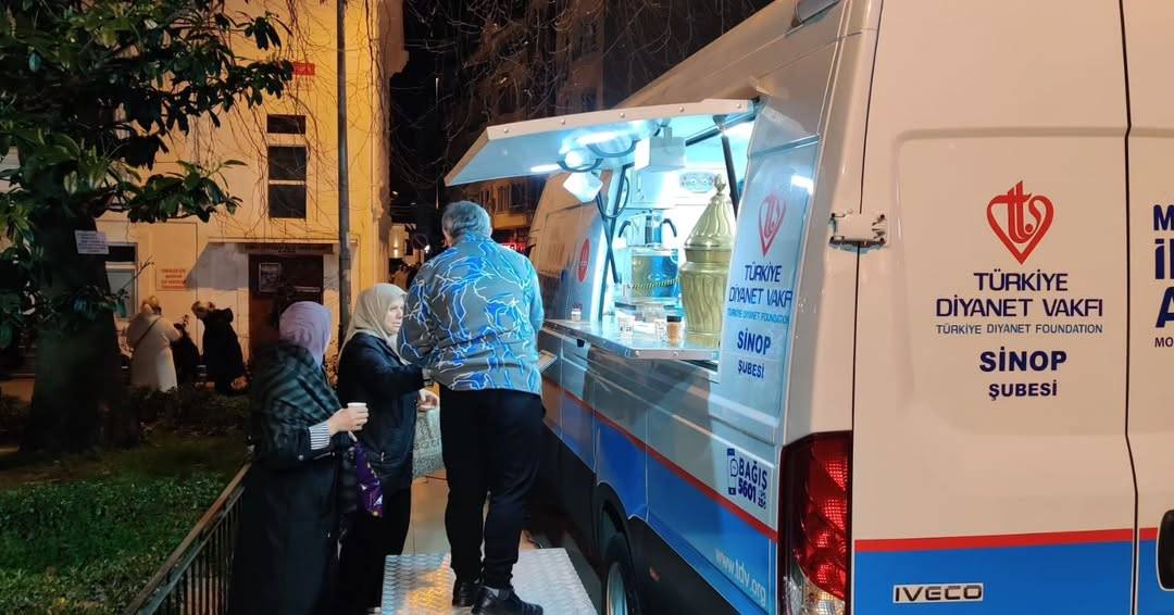 Sinop'ta Teravih Sonrası İçleri Isıtan İkram