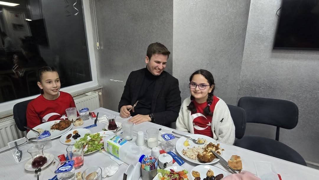 Kaymakam Çelik'ten minik öğrencilere iftar daveti