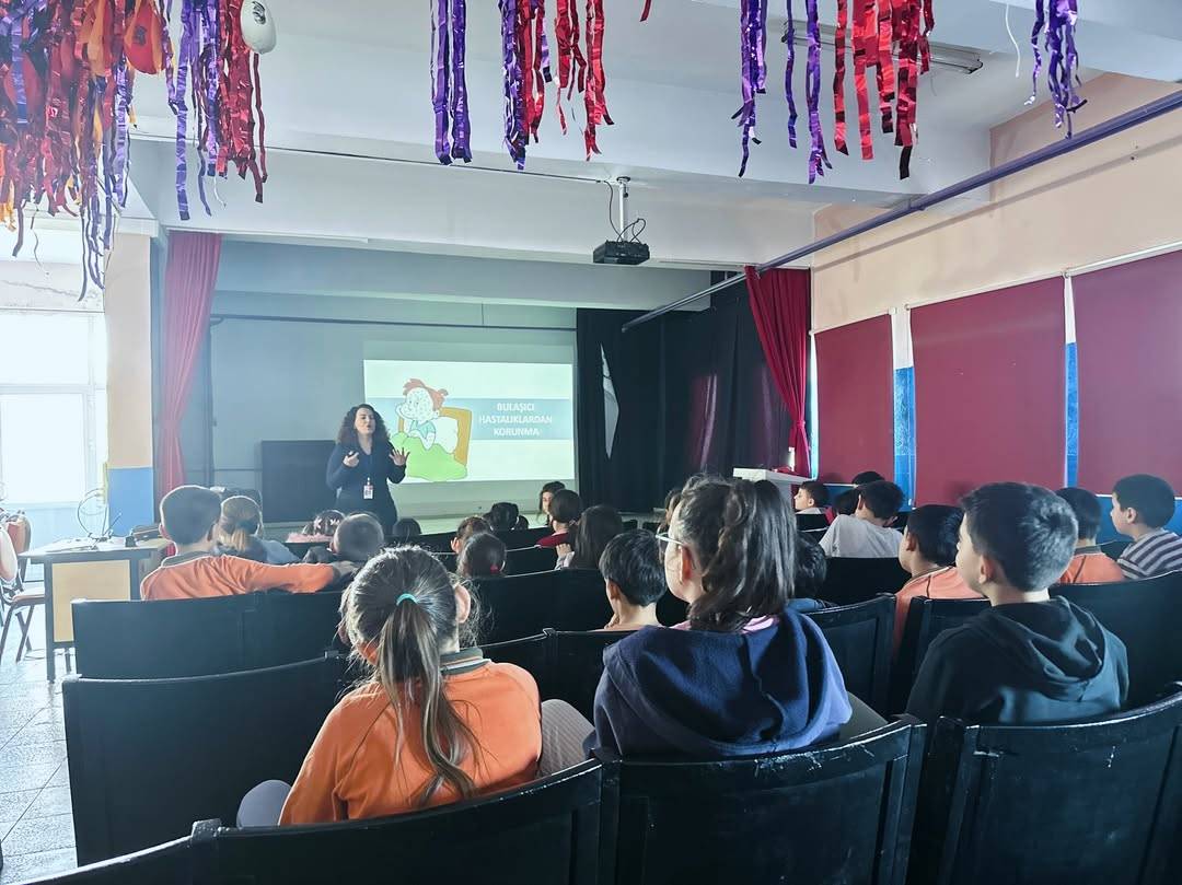 Minik öğrenciler sağlık okuryazarlığını öğrendi