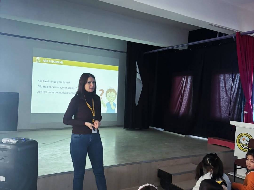 Minik öğrenciler sağlık okuryazarlığını öğrendi