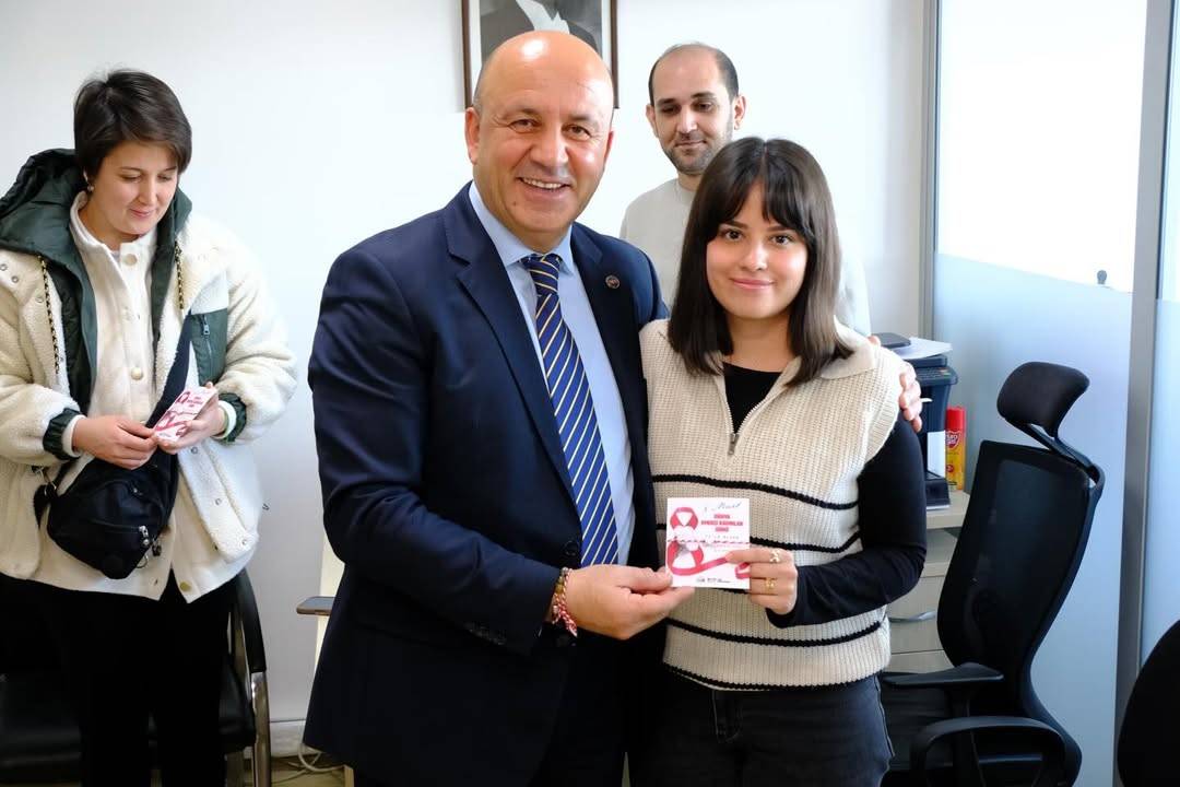 Başkan Gürbüz, 8 Mart’ta belediye personelini ziyaret etti