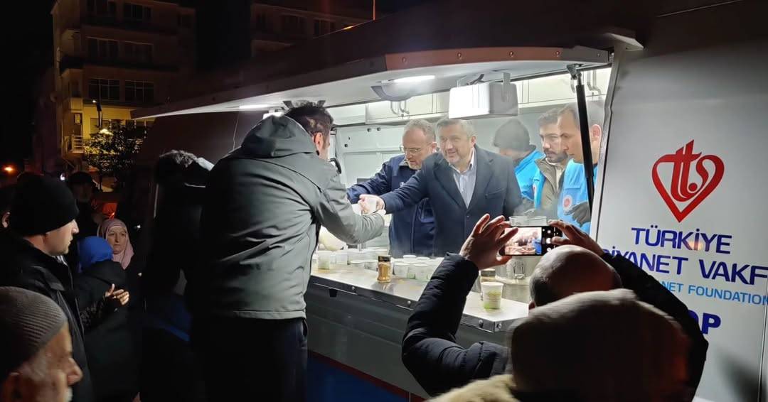 Başkan Yaman'dan dumanı üstünde ikram