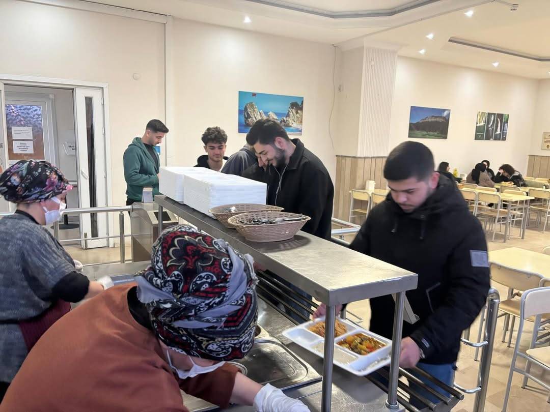 Mezunlar ve hayırseverler sofrada buluştu