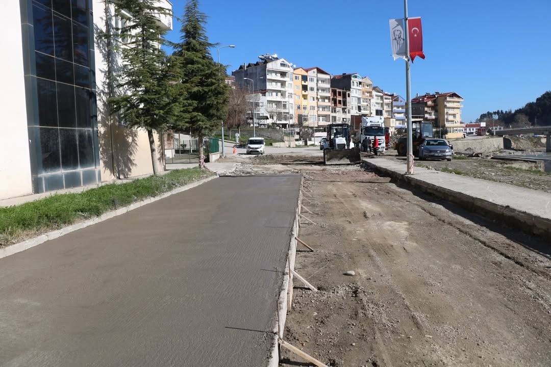Modern yol için beton döküldü