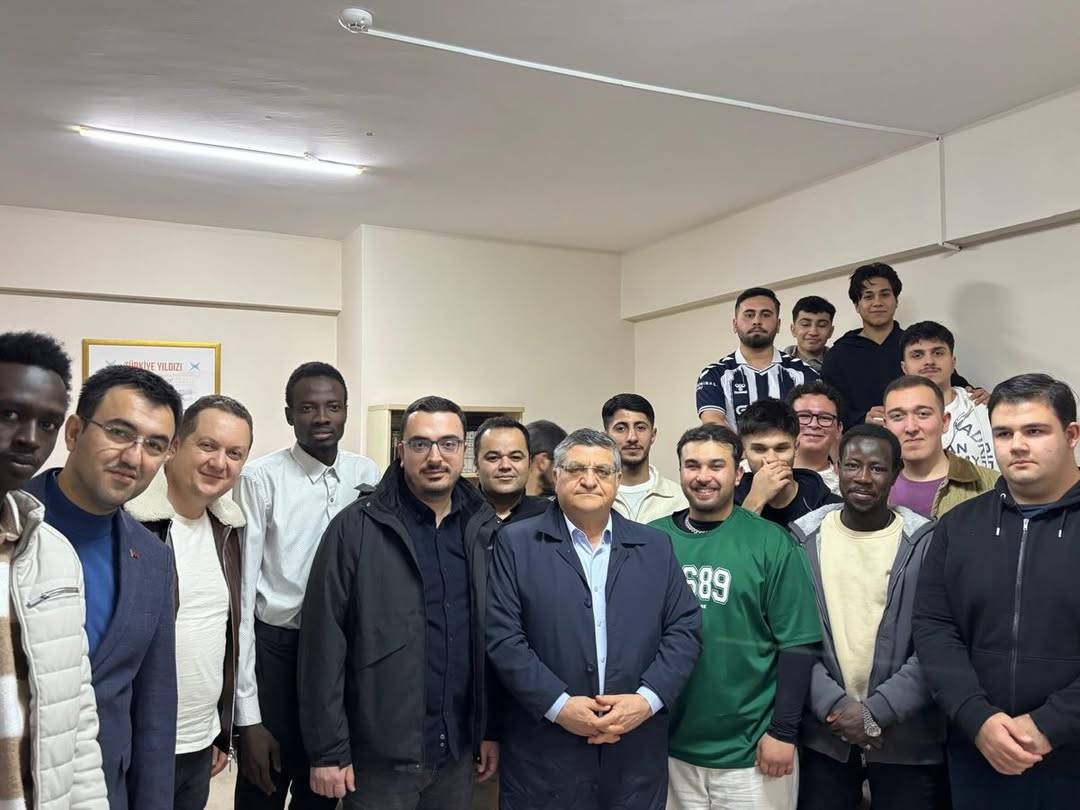 Vali Özarslan, iftar sofrasında üniversiteli gençlerle buluştu