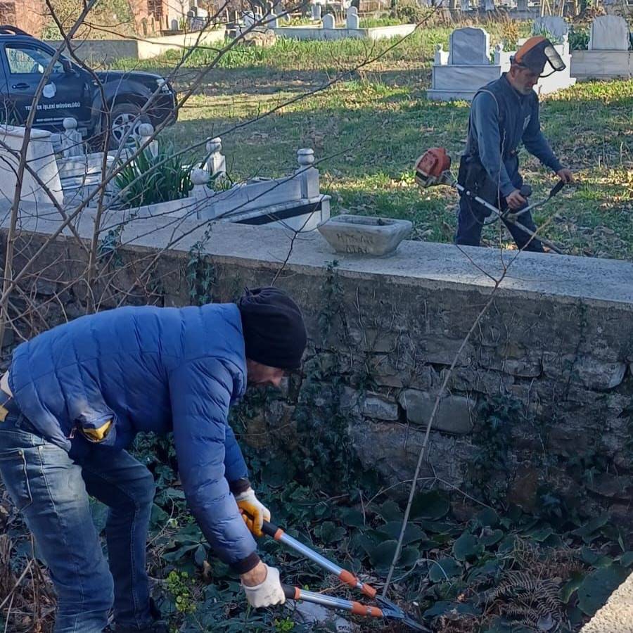 Ayancık'ta mezarlıklar bayrama hazırlanıyor