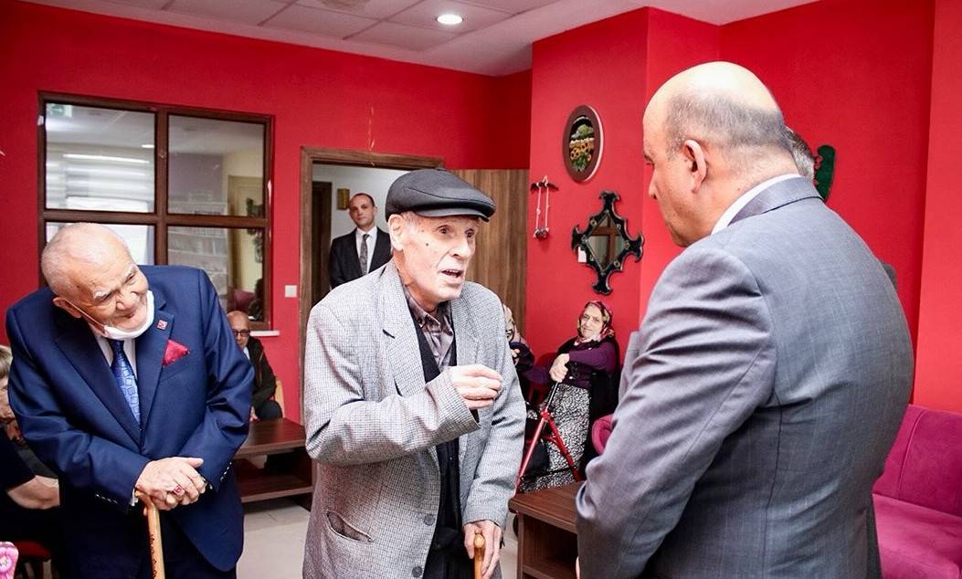 Başkan Gürbüz’den Huzurevi’nde anlamlı bayram ziyareti