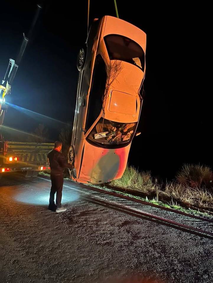 Sinop'ta otomobil şarampole devrildi: 3 yaralı