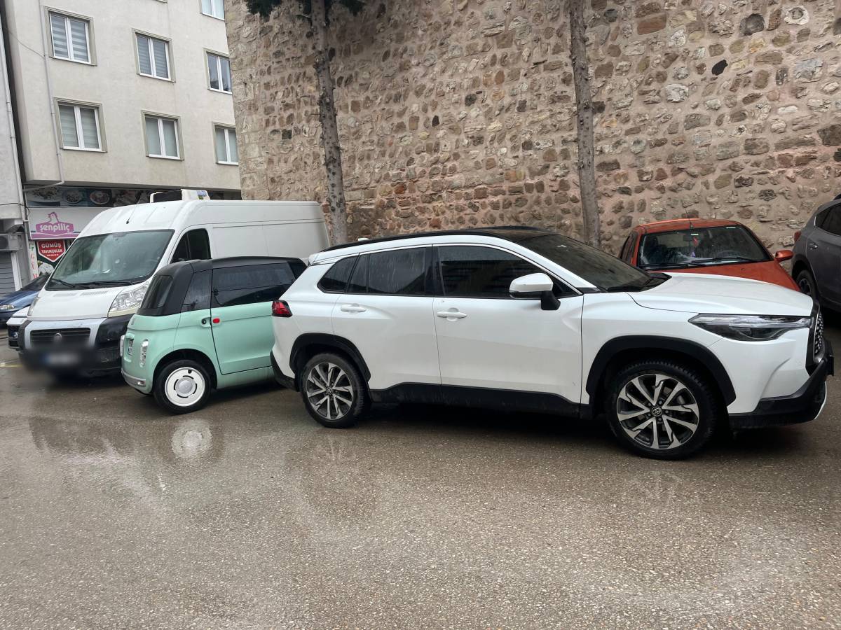 Park ihlali çileye dönüştü: Sinop'ta sabah trafiği işgali