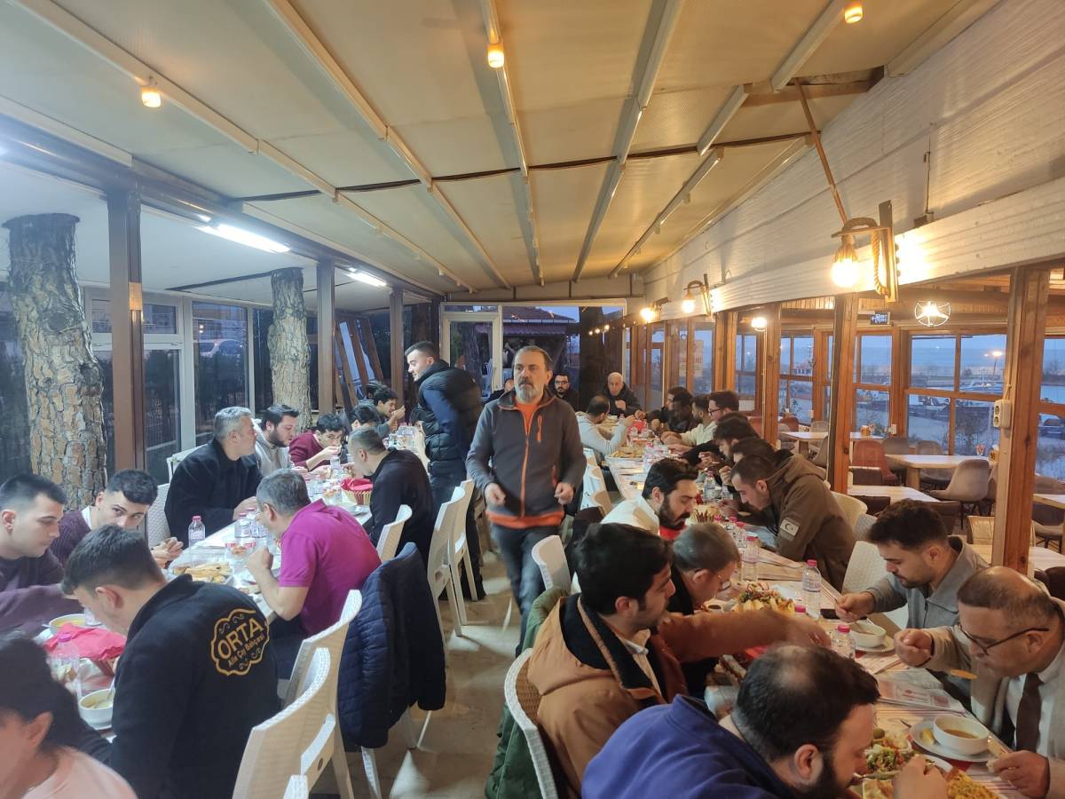 TÜGVA Gerze gençliği iftar sofrasında buluştu