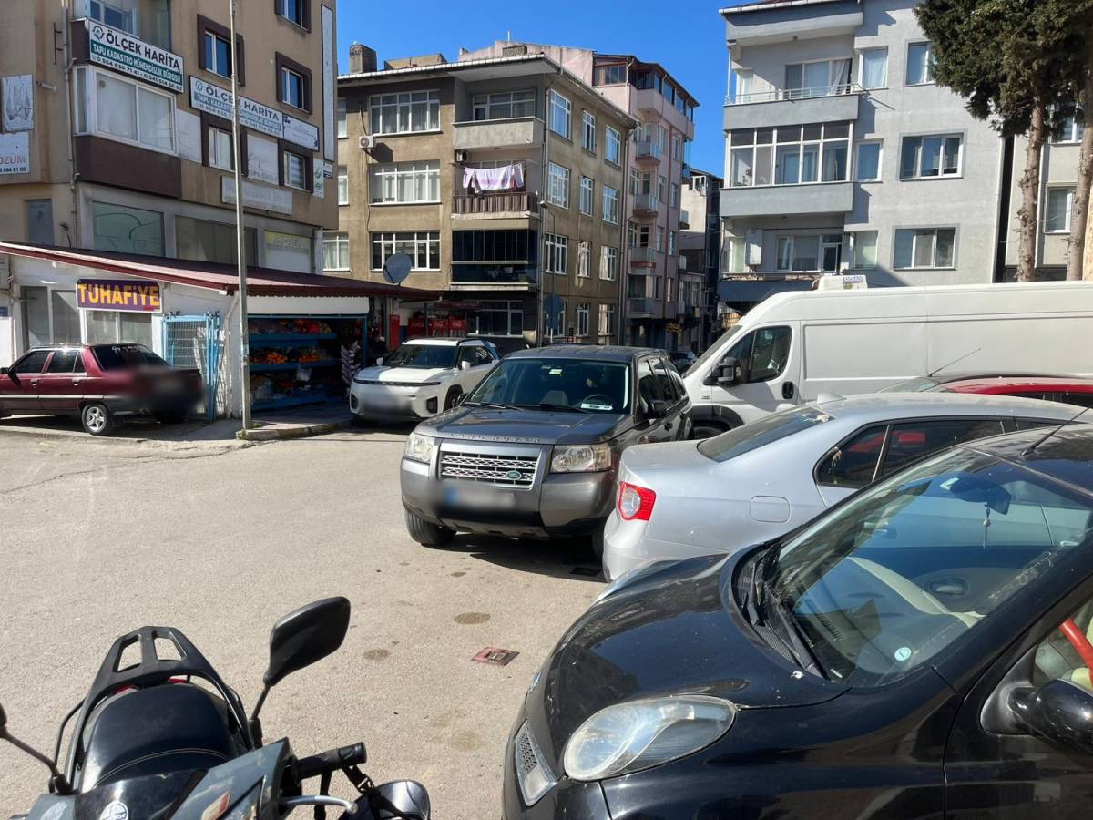 Sinop’un göbeğinde trafik terörü: İkinci sıra işgali