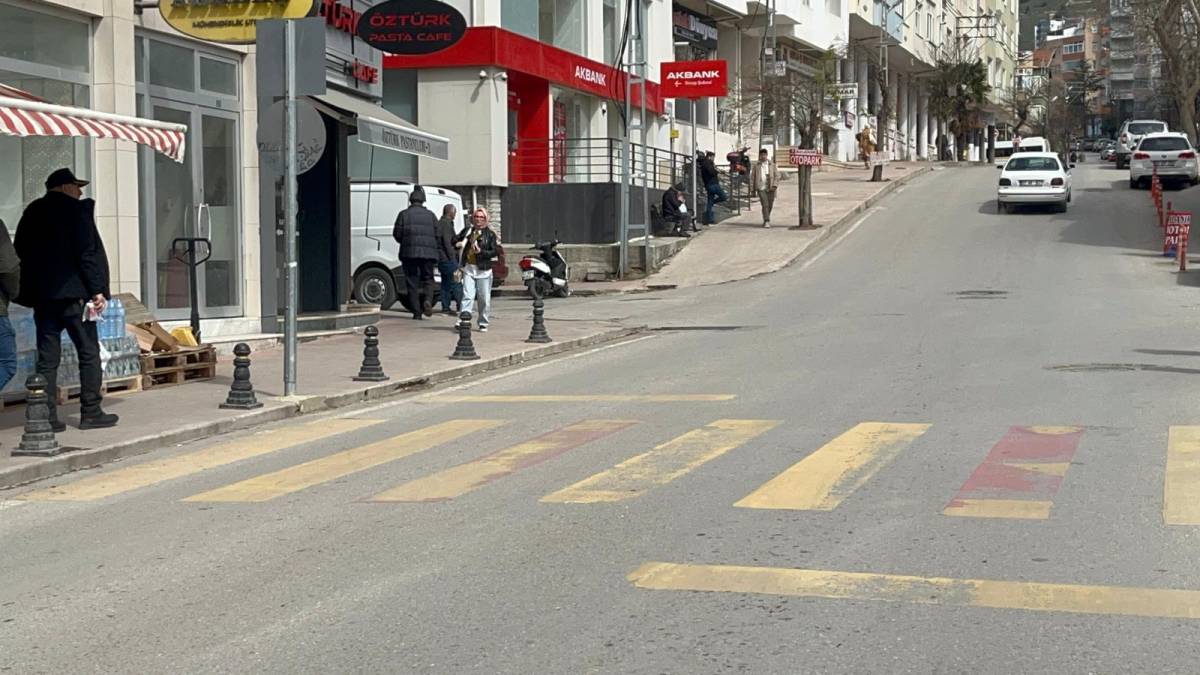 Sinop'ta otomobil yayaya çarpıp kaçtı: 1 yaralı