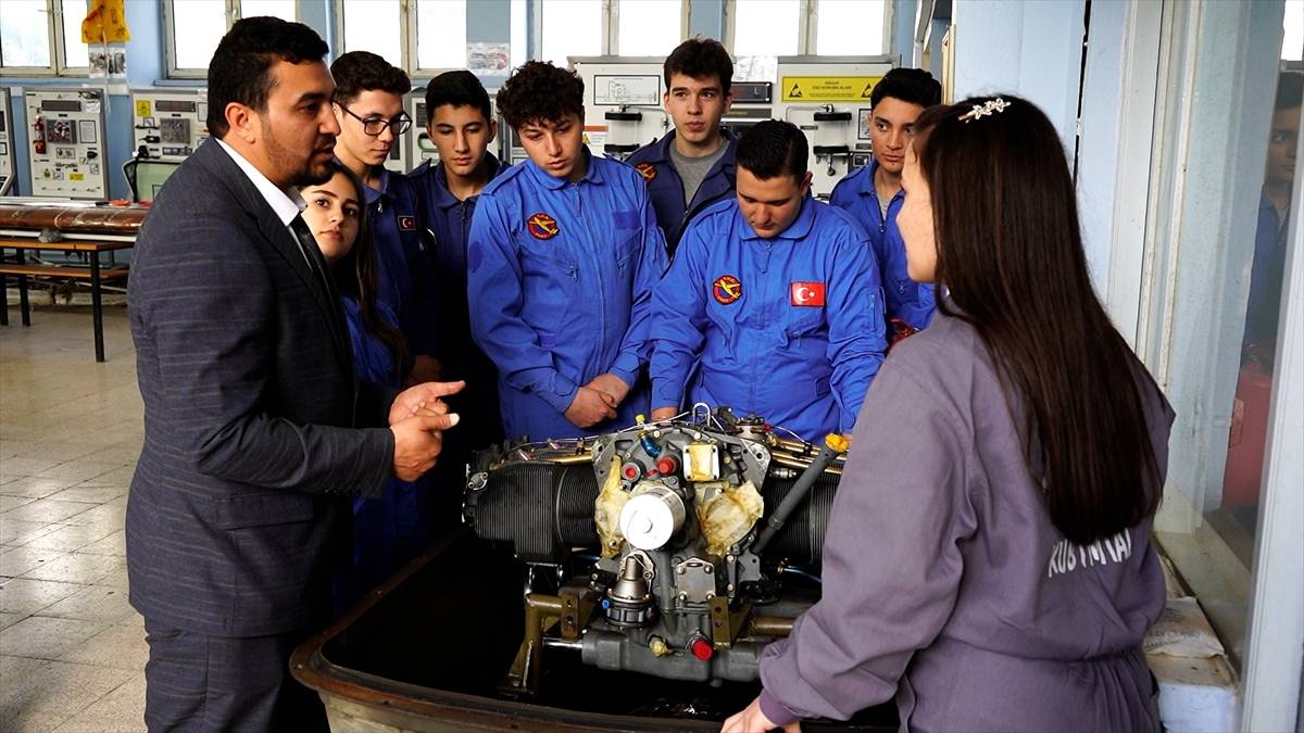 Geleceğin uçak teknisyenleri Isparta'da yetişiyor