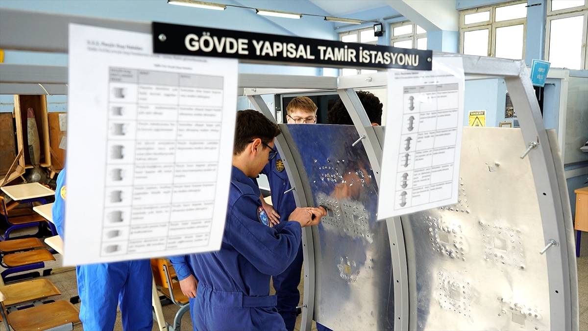 Geleceğin uçak teknisyenleri Isparta'da yetişiyor
