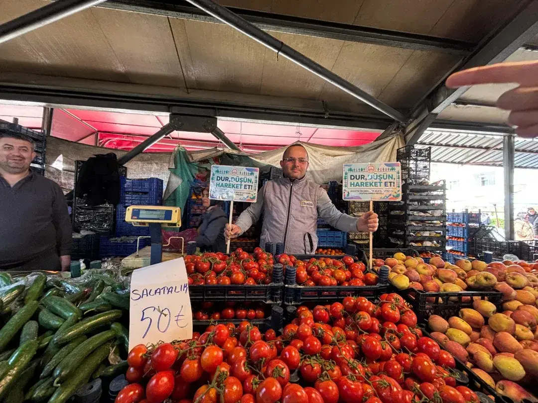 Öfkeyle kalkıp zararla oturmamak için sahaya indiler