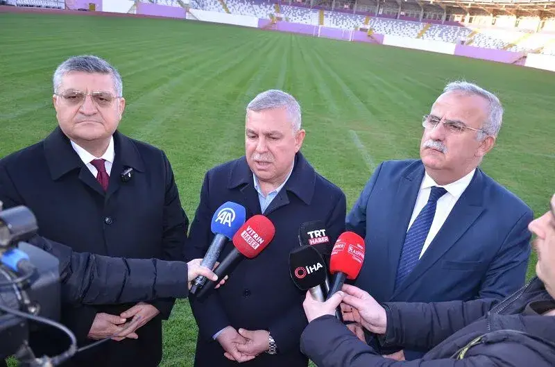 Sinop’ta milli maç ve açılış heyecanı: Vali Özarslan ve Milletvekili Maviş’ten stadyumda inceleme