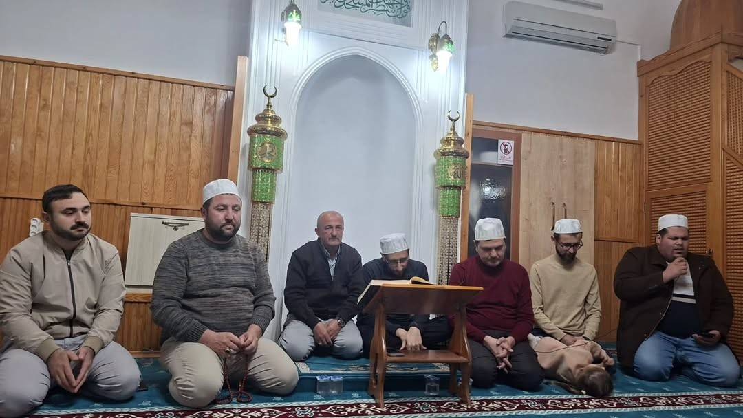 Cami ve aile buluştu, eller birlik için açıldı