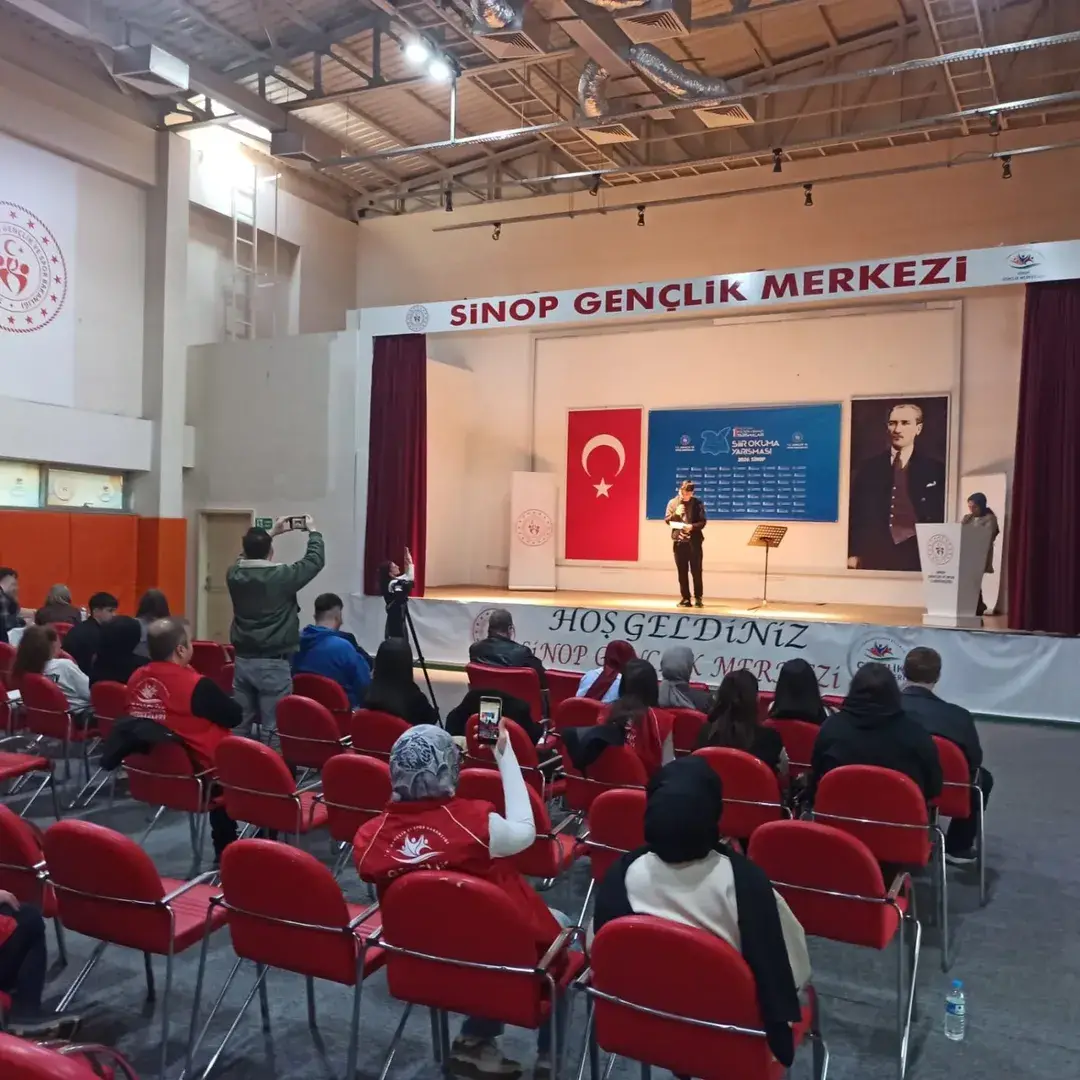 Sinop’ta genç yürekler mısralarla yarıştı