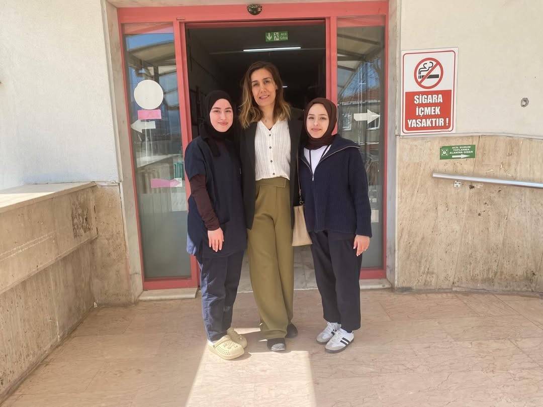 Türkeli MYO öğrencilerine hastanede moral ziyareti