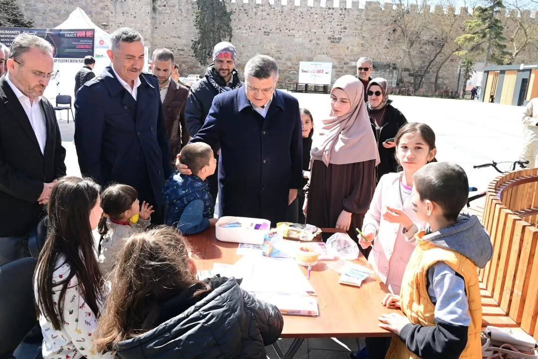 Vali Özarslan’dan Sinop’ta “Gazze nöbet çadırı”na destek ziyareti