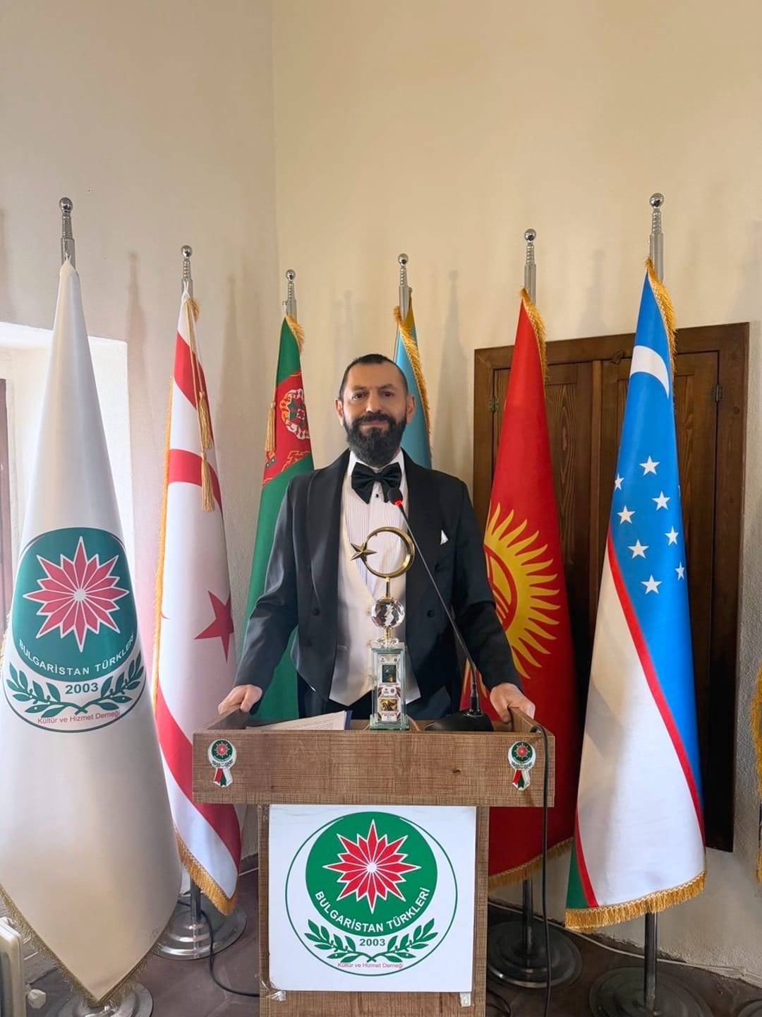 BULTÜRK'ten Akif Manaf’a barış ödülü