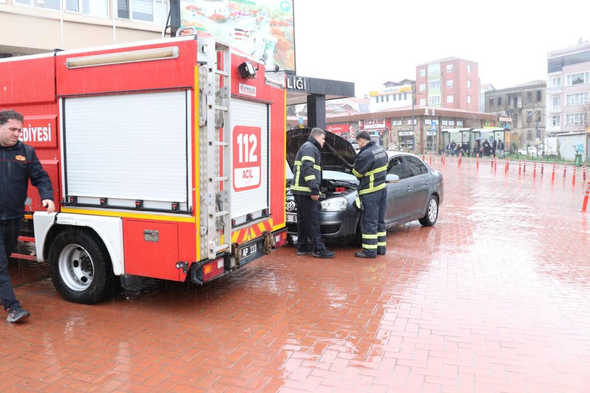 Sinop'ta korkutan araç yangını