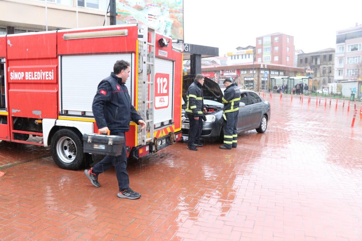 Sinop'ta korkutan araç yangını