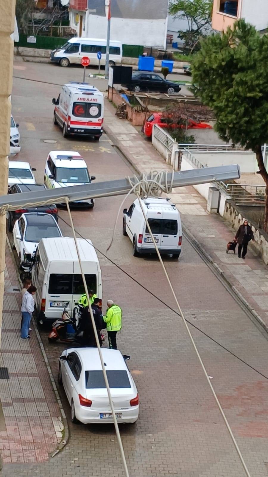 Motosikletten düşen kadın sürücü yaralandı