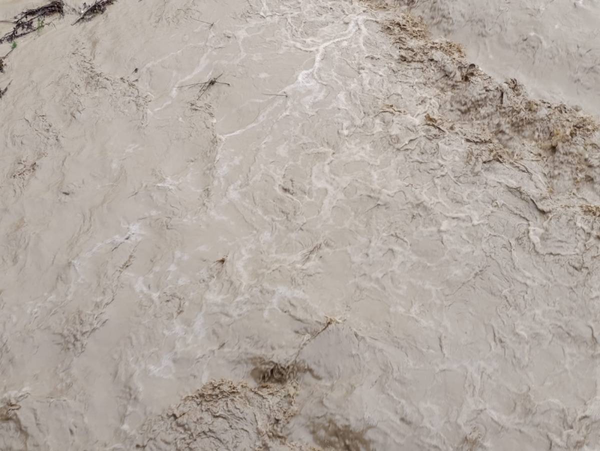 Sağanak sonrası yollar çamura bulandı