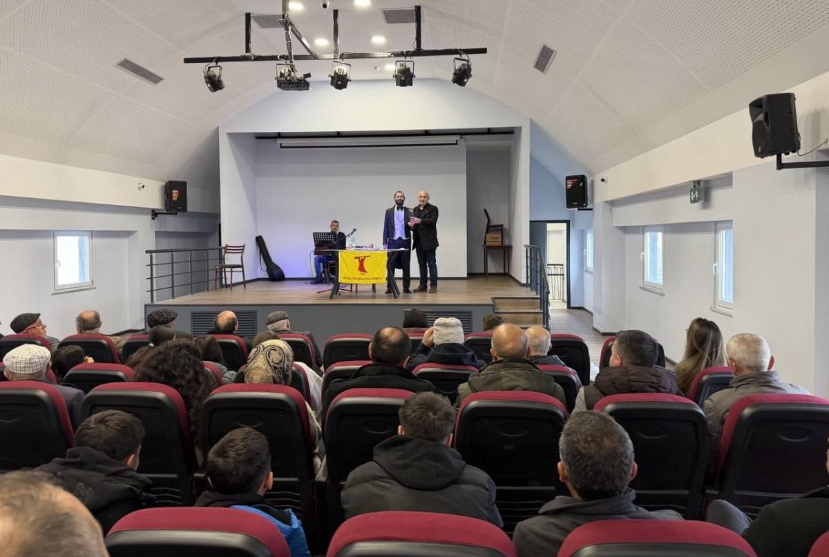 Yazar Akif Manaf’a 'Sosyal Adalet ve Toplumsal Barış' ödülü