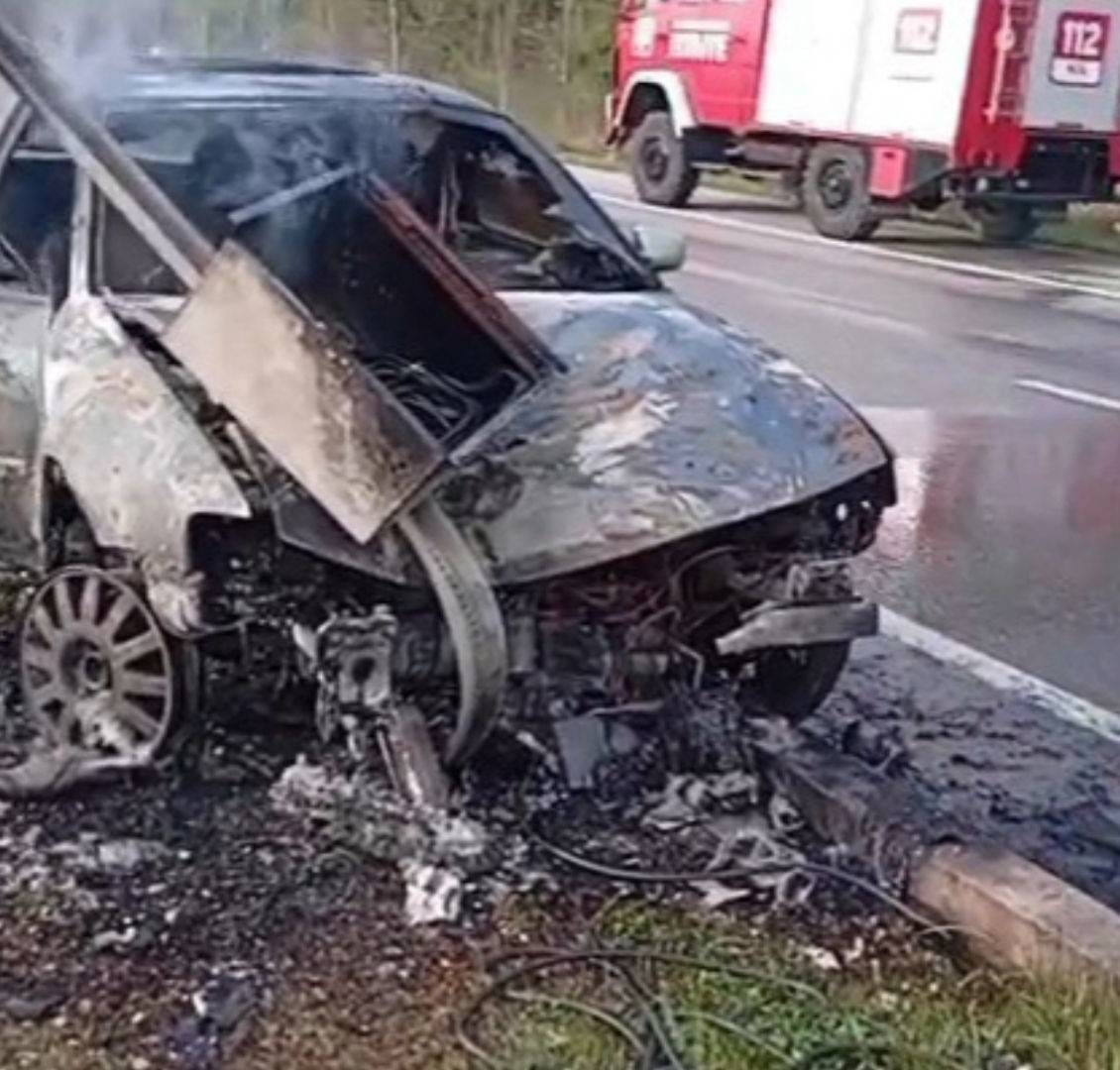 Kontrolden çıktı, direğe girdi: 1 hafif yaralı