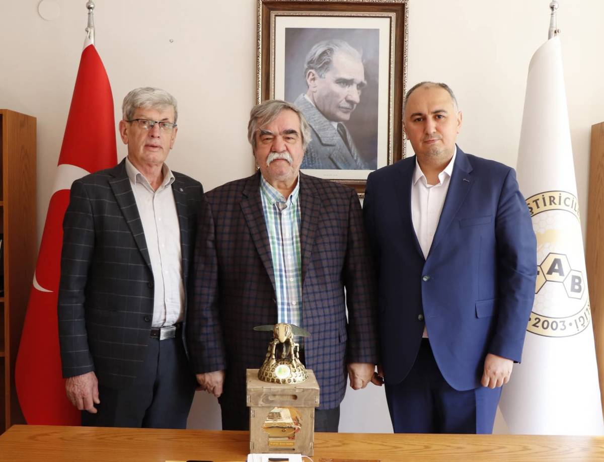 Arıcılık sektöründen Prof. Dr. Emin Kuru’ya büyük onur