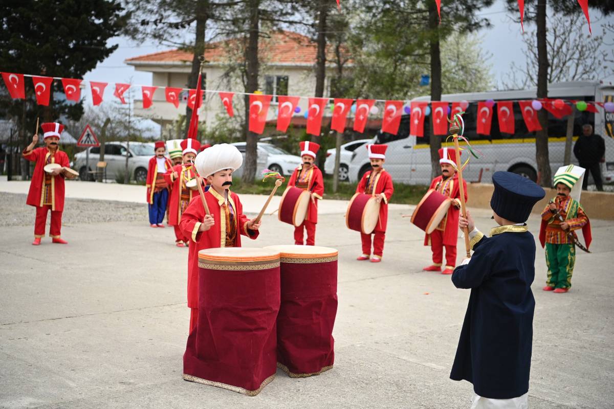 Sinop’ta 23 nisan coşkusu: Minik mehteranlar mest etti