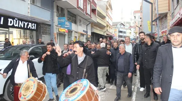 Başkan Gürel’e memleketinde tarihi karşılama